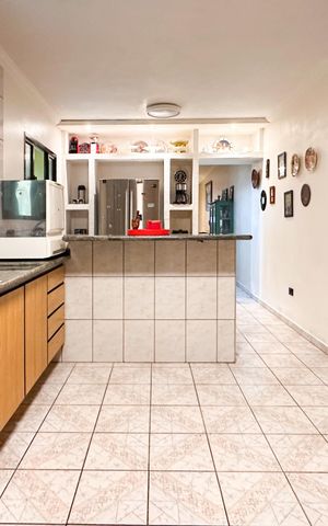 Casa à venda com 230m², 3 quartos e 2 vagas Casa à venda com 230m², 3 quartos e 2 vagasCozinha