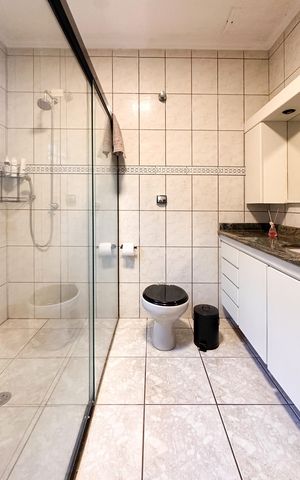 Casa à venda com 230m², 3 quartos e 2 vagas Casa à venda com 230m², 3 quartos e 2 vagasBanheiro Social