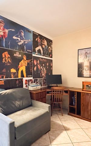 Casa à venda com 230m², 3 quartos e 2 vagas Casa à venda com 230m², 3 quartos e 2 vagasEscritório