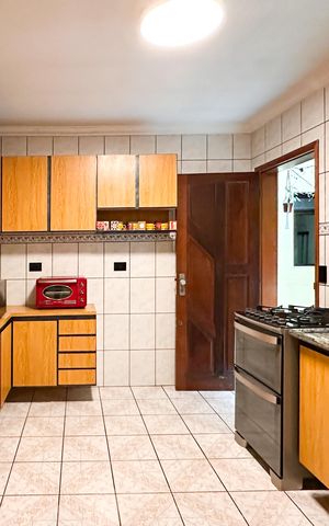 Casa à venda com 230m², 3 quartos e 2 vagas Casa à venda com 230m², 3 quartos e 2 vagasCozinha
