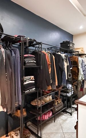 Casa à venda com 230m², 3 quartos e 2 vagas Casa à venda com 230m², 3 quartos e 2 vagasCloset da suíte