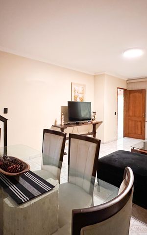 Casa à venda com 230m², 3 quartos e 2 vagas Casa à venda com 230m², 3 quartos e 2 vagasSala