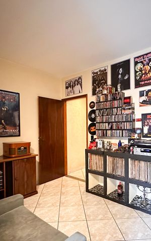 Casa à venda com 230m², 3 quartos e 2 vagas Casa à venda com 230m², 3 quartos e 2 vagasEscritório