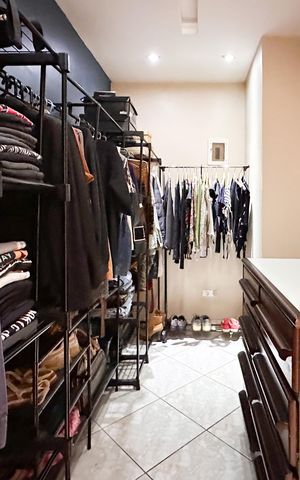 Casa à venda com 230m², 3 quartos e 2 vagas Casa à venda com 230m², 3 quartos e 2 vagasCloset da suíte