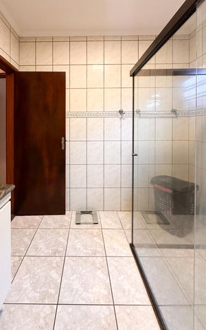 Casa à venda com 230m², 3 quartos e 2 vagas Casa à venda com 230m², 3 quartos e 2 vagasBanheiro Social