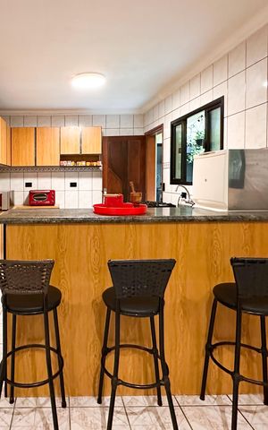 Casa à venda com 230m², 3 quartos e 2 vagas Casa à venda com 230m², 3 quartos e 2 vagasCopa
