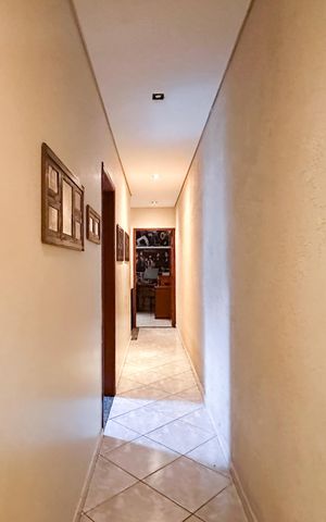 Casa à venda com 230m², 3 quartos e 2 vagas Casa à venda com 230m², 3 quartos e 2 vagasAcesso aos Quartos