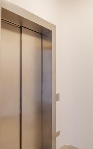 Apartamento para alugar com 230m², 5 quartos e 3 vagasEvevador privativo (sala)