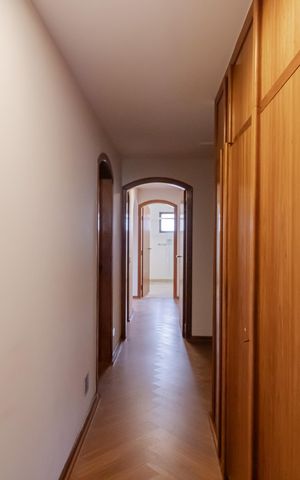 Apartamento para alugar com 230m², 5 quartos e 3 vagasCorredor dos quartos