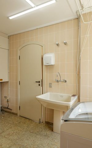 Apartamento para alugar com 230m², 5 quartos e 3 vagasÁrea de serviços