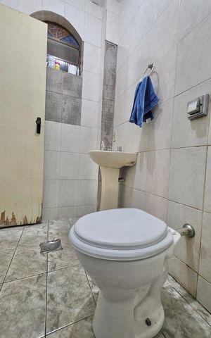 Casa para alugar com 220m², 3 quartos e sem vaga Casa para alugar com 220m², 3 quartos e sem vagaBanheiro