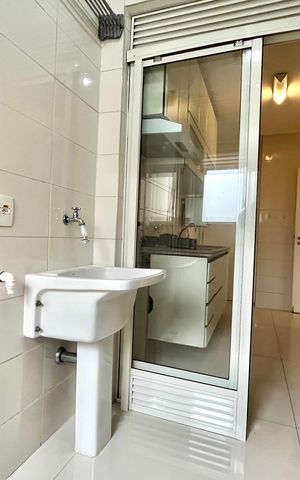 Apartamento à venda com 98m², 3 quartos e 2 vagas Apartamento à venda com 98m², 3 quartos e 2 vagasÁrea de Serviço