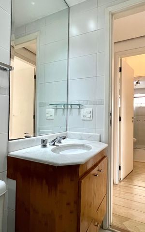 Apartamento à venda com 98m², 3 quartos e 2 vagas Apartamento à venda com 98m², 3 quartos e 2 vagasBanheiro Corredor