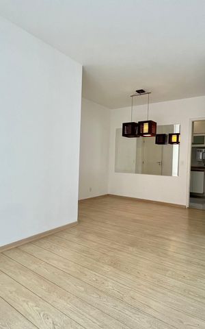 Apartamento à venda com 98m², 3 quartos e 2 vagas Apartamento à venda com 98m², 3 quartos e 2 vagasSala