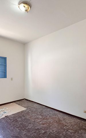 Casa para alugar com 300m², 3 quartos e 3 vagas Casa para alugar com 300m², 3 quartos e 3 vagasQuarto 1