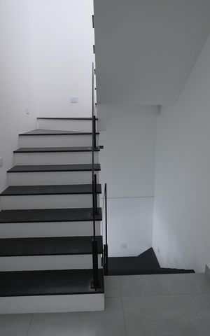 Casa à venda com 298m², 3 quartos e 4 vagasEscadas