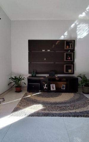 Casa à venda com 165m², 4 quartos e 2 vagas