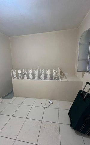 Casa à venda com 156m², 4 quartos e 1 vaga Casa à venda com 156m², 4 quartos e 1 vagaSala