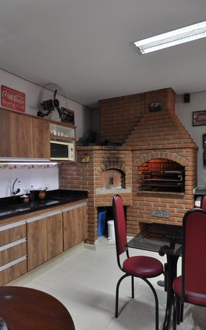 Casa à venda com 228m², 3 quartos e 4 vagasChurrasqueira e forno