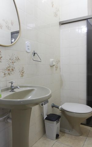 Casa para alugar com 120m², 2 quartos e 6 vagasBanheiro Social