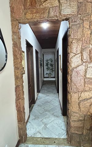 Casa à venda com 480m², 4 quartos e 2 vagasCorredor