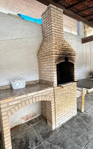 Casa à venda com 480m², 4 quartos e 2 vagasChurrasqueira