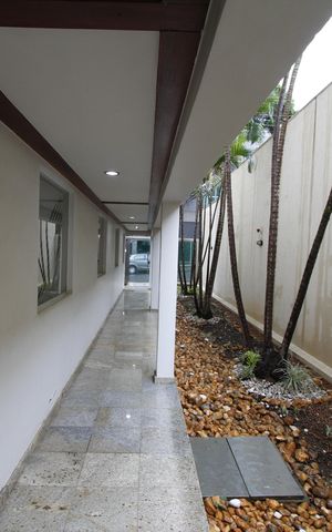 Apartamento à venda com 156m², 4 quartos e 2 vagasEntrada