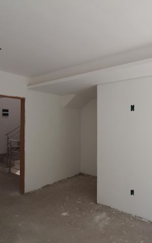 Casa à venda com 122m², 3 quartos e 4 vagasSuite