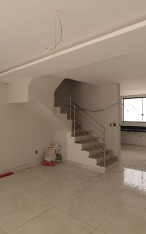 Casa à venda com 122m², 3 quartos e 4 vagasSala