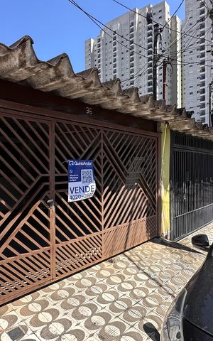 Casa à venda com 110m², 2 quartos e 1 vaga Casa à venda com 110m², 2 quartos e 1 vagaFachada
