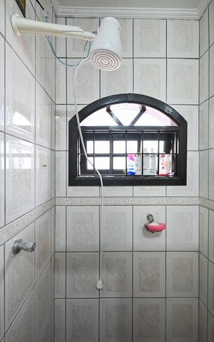 Casa à venda com 170m², 2 quartos e 3 vagasBanheiro