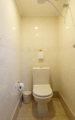 Casa para alugar com 350m², 3 quartos e 6 vagasBanheiro