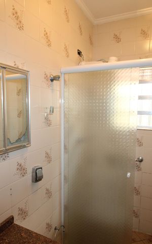 Casa para alugar com 129m², 2 quartos e 2 vagasBanheiro