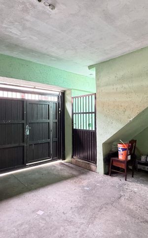Casa à venda com 220m², 5 quartos e 1 vaga Casa à venda com 220m², 5 quartos e 1 vagaGaragem