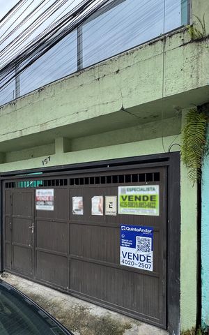 Casa à venda com 220m², 5 quartos e 1 vaga Casa à venda com 220m², 5 quartos e 1 vagaFachada