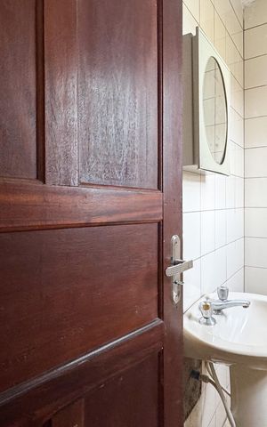 Casa à venda com 220m², 5 quartos e 1 vaga Casa à venda com 220m², 5 quartos e 1 vagaBanheiro Social - Casa 3