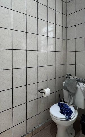 Casa à venda com 220m², 5 quartos e 1 vaga Casa à venda com 220m², 5 quartos e 1 vagaBanheiro Social - Casa 1