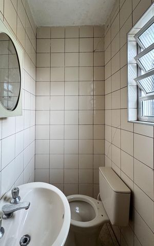 Casa à venda com 220m², 5 quartos e 1 vaga Casa à venda com 220m², 5 quartos e 1 vagaBanheiro Social - Casa 3