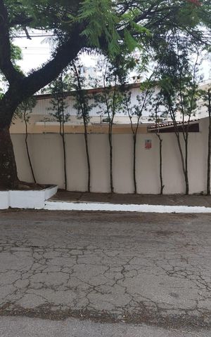 Casa para alugar com 230m², 3 quartos e 4 vagas Casa para alugar com 230m², 3 quartos e 4 vagasFachada