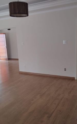 Casa para alugar com 230m², 3 quartos e 4 vagas Casa para alugar com 230m², 3 quartos e 4 vagasSala