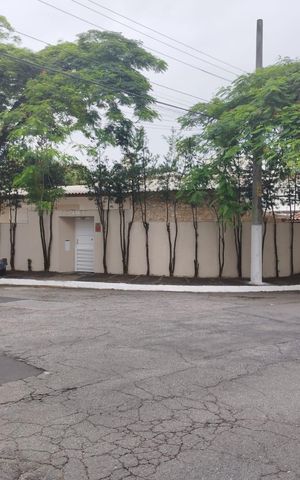 Casa para alugar com 230m², 3 quartos e 4 vagas Casa para alugar com 230m², 3 quartos e 4 vagasFachada