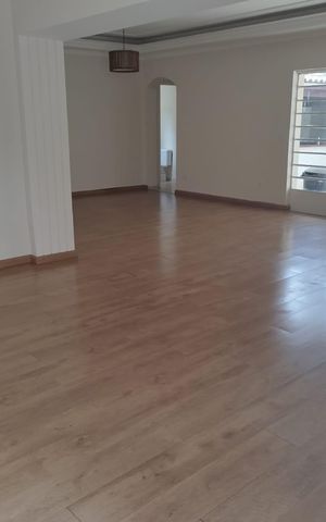 Casa para alugar com 230m², 3 quartos e 4 vagas Casa para alugar com 230m², 3 quartos e 4 vagasSala