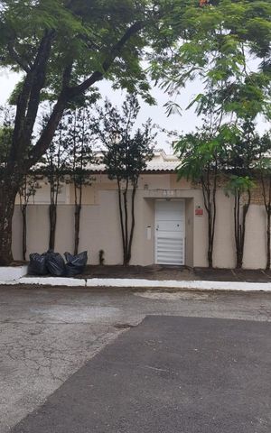 Casa para alugar com 230m², 3 quartos e 4 vagas Casa para alugar com 230m², 3 quartos e 4 vagasFachada