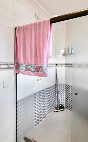 Casa à venda com 134m², 2 quartos e 2 vagas Casa à venda com 134m², 2 quartos e 2 vagasBanheiro da Suíte 1