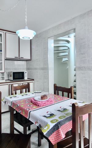Casa à venda com 134m², 2 quartos e 2 vagas Casa à venda com 134m², 2 quartos e 2 vagasCozinha