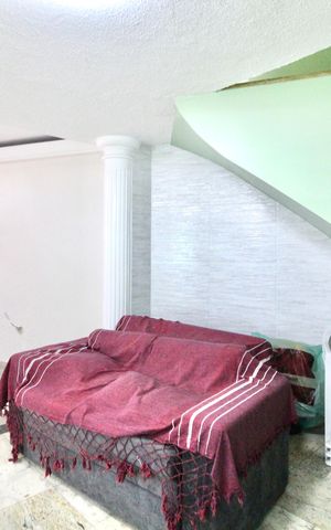 Casa à venda com 134m², 2 quartos e 2 vagas Casa à venda com 134m², 2 quartos e 2 vagasSala