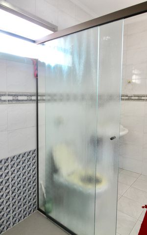 Casa à venda com 134m², 2 quartos e 2 vagas Casa à venda com 134m², 2 quartos e 2 vagasBanheiro da Suíte 1
