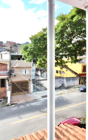 Casa à venda com 134m², 2 quartos e 2 vagas Casa à venda com 134m², 2 quartos e 2 vagasVista da Rua