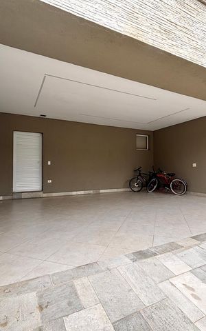 Casa de condomínio à venda com 560m², 4 quartos e 4 vagas Casa de condomínio à venda com 560m², 4 quartos e 4 vagasGaragem