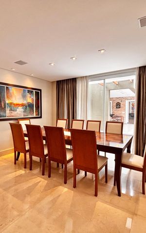 Casa de condomínio à venda com 560m², 4 quartos e 4 vagas Casa de condomínio à venda com 560m², 4 quartos e 4 vagasSala de Jantar
